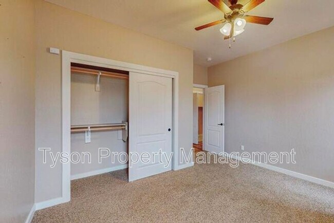 Building Photo - 1667 Domino Dr SE