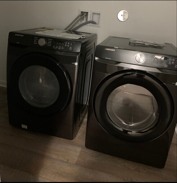 Building Photo - 513 High Tide Ln