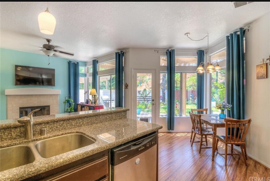 Building Photo - 933 S Lone Pine Ln