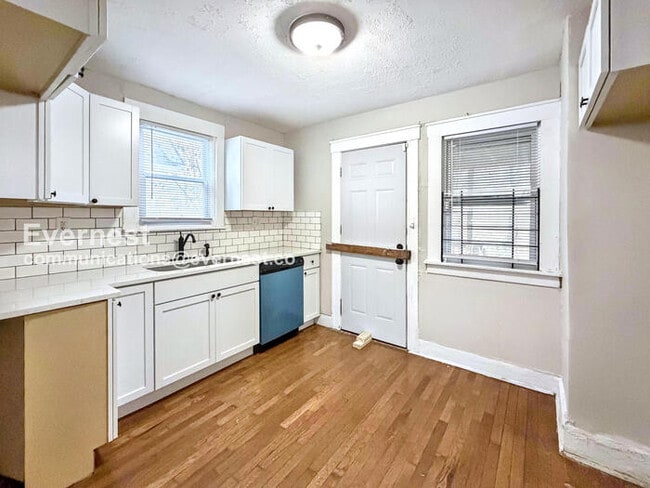 Building Photo - 2032 Kendall St