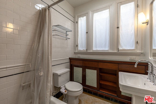 Building Photo - 3234 Ettrick St