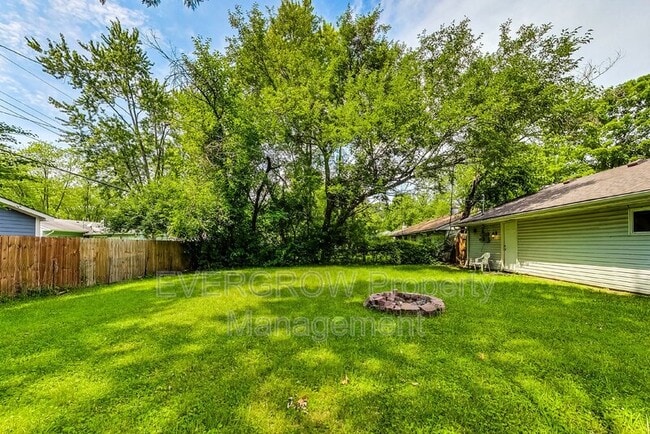 Building Photo - 3962 Strathmore Dr