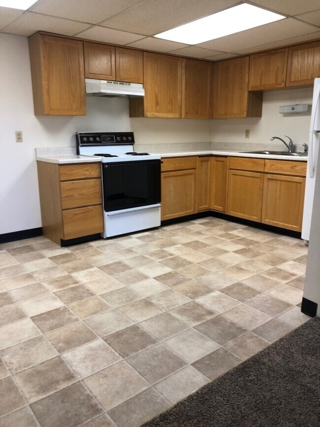 Primary Photo - Pet Friendly! Great 2 bedroom one bath gar...