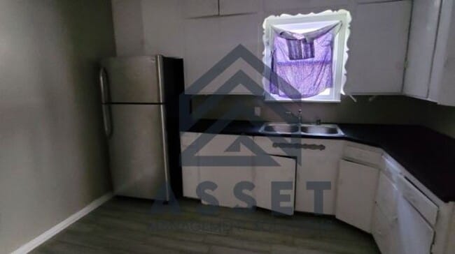 Building Photo - Cute 4 bedroom House