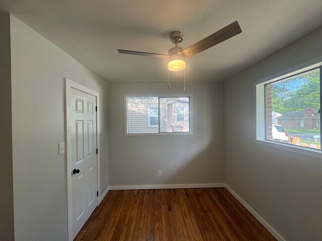 Building Photo - 1203 W Schwartz St