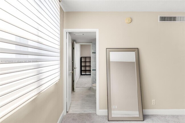 Building Photo - 9225 Collins Ave