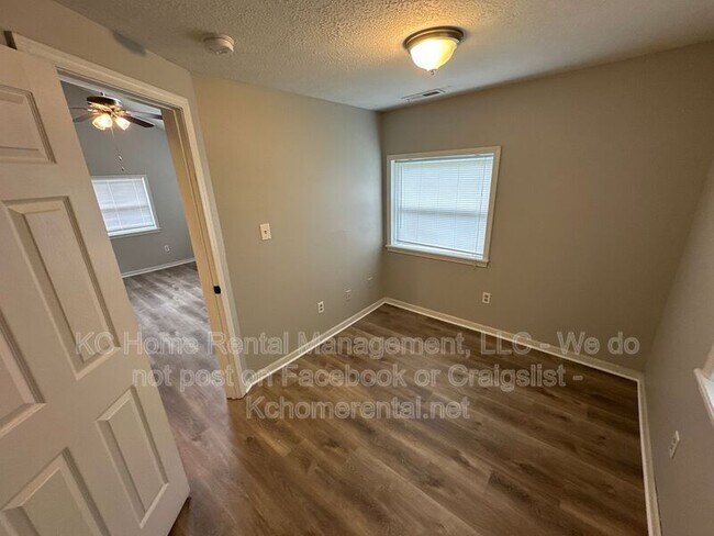 Building Photo - 8538 England St