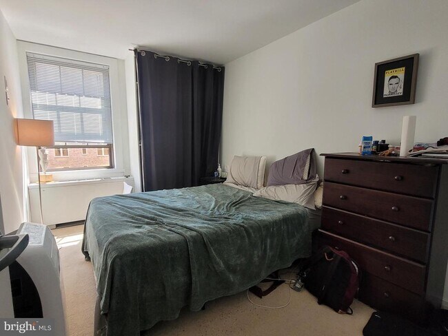 Building Photo - 219 S 18th St