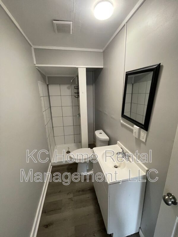 Building Photo - 810 S Hardy Ave