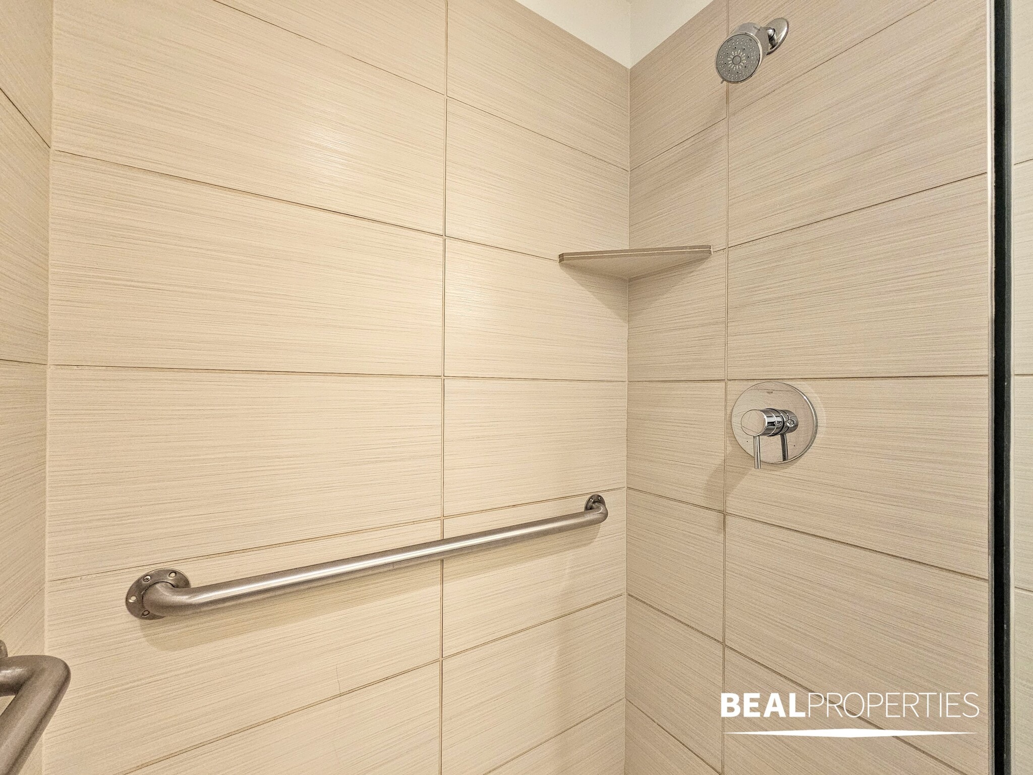 Building Photo - 548 W Webster Ave