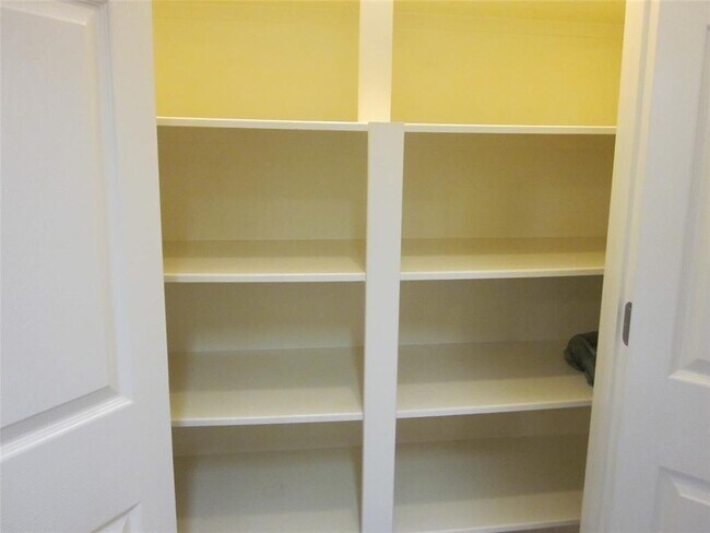 Building Photo - 8406 Oak Villa Ct