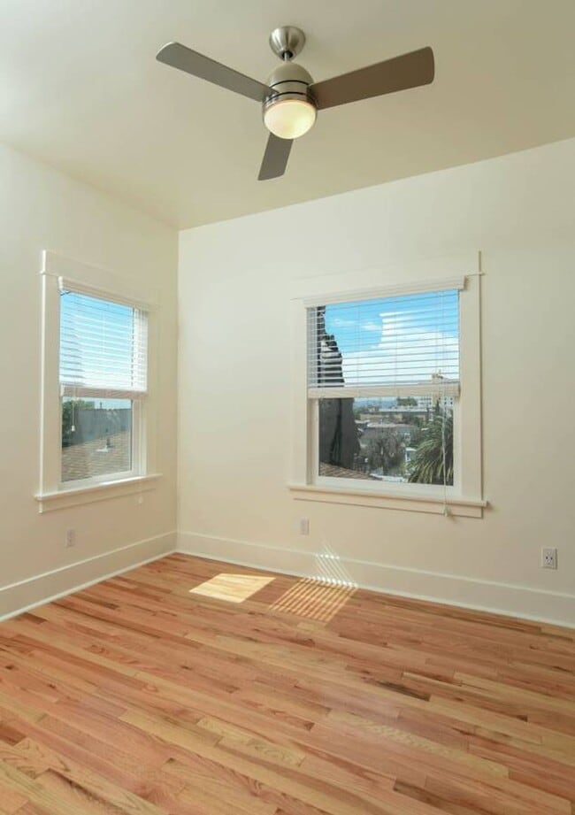 Building Photo - Updated 1 Bed 1 Bath in the Heart of Echo Park - Parking, laundry and great views!