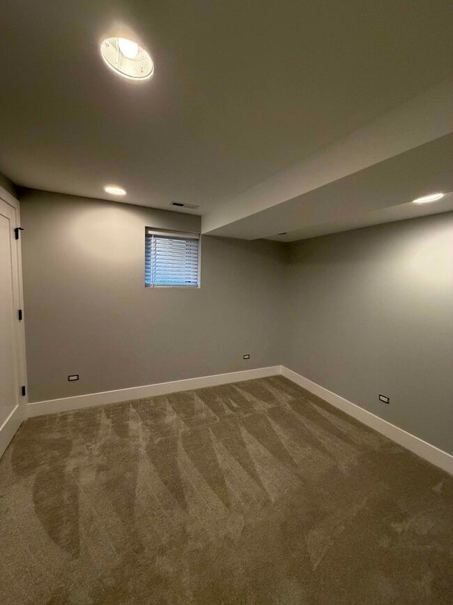 Building Photo - 2221 W 21st Pl