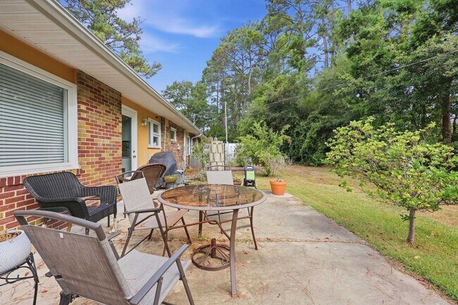 Building Photo - 620 Mallard Lake Dr