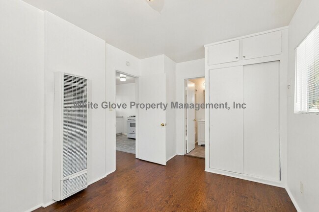 Building Photo - 136 E Ash Ave