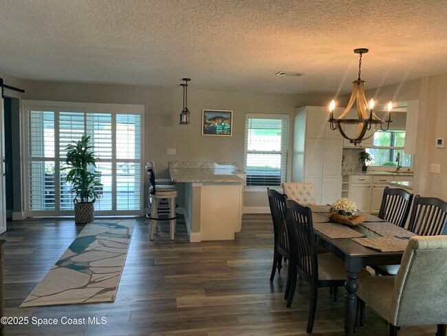 Building Photo - 658 Hibiscus Dr