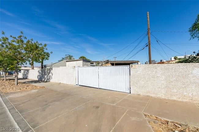 Building Photo - 5 Mallory St