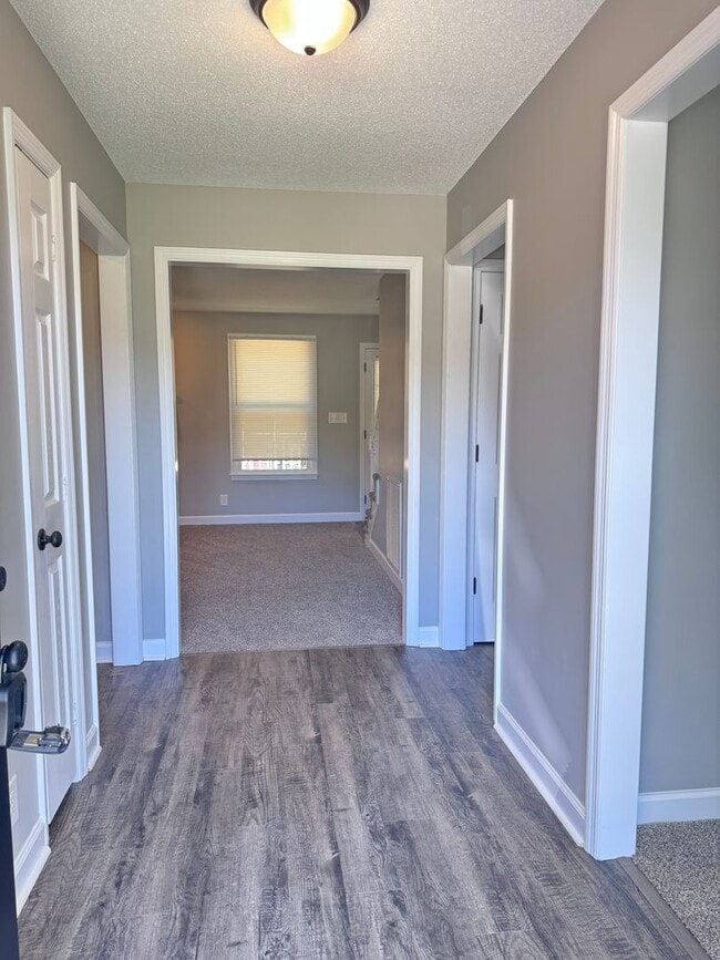 Building Photo - 130 Shady Maple Dr