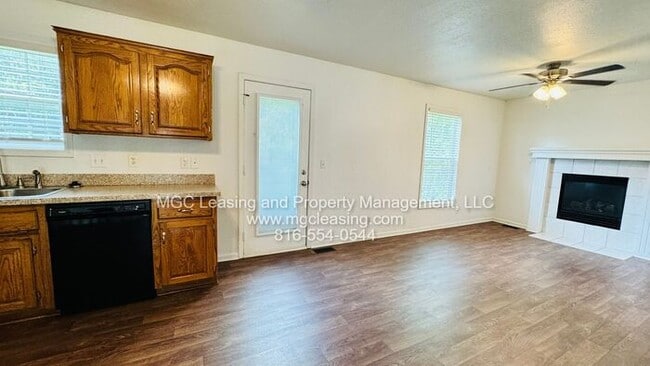 Building Photo - 3 bedroom Duplex with unique floor plan in...