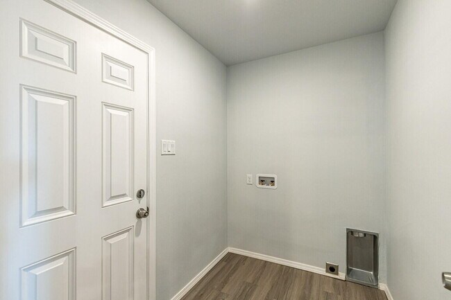 Building Photo - 8609 10th Pl