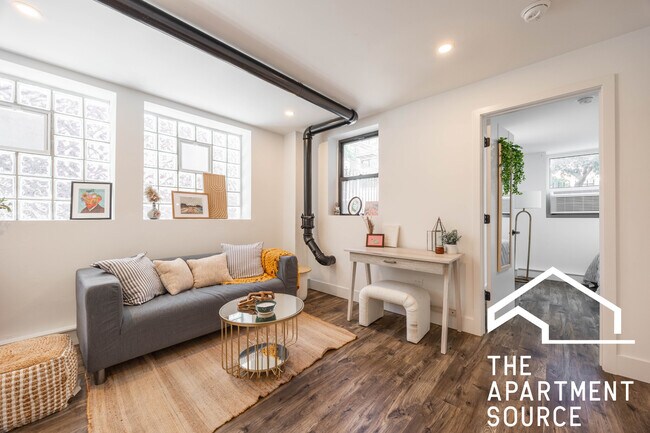 Primary Photo - 941 W Carmen Ave