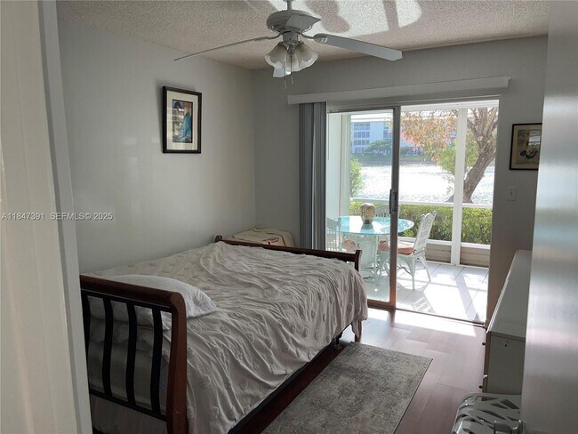 Building Photo - 1904 Bermuda Cir