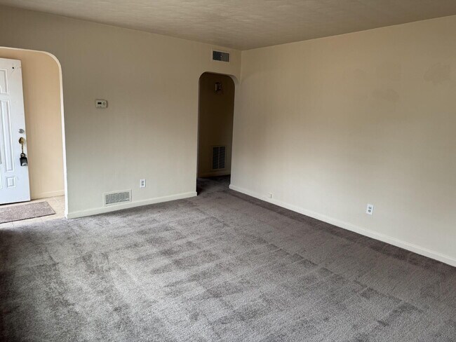 Building Photo - Charming 3 bed/2 bath house in the Heart o...