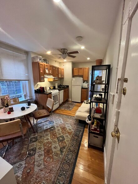 Primary Photo - 72 Joy St
