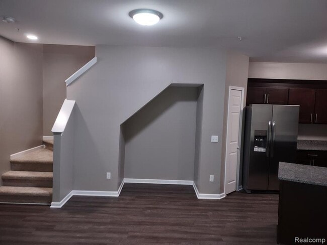 Building Photo - Charming 2-Bed Home in Commerce Township with Modern Amenities