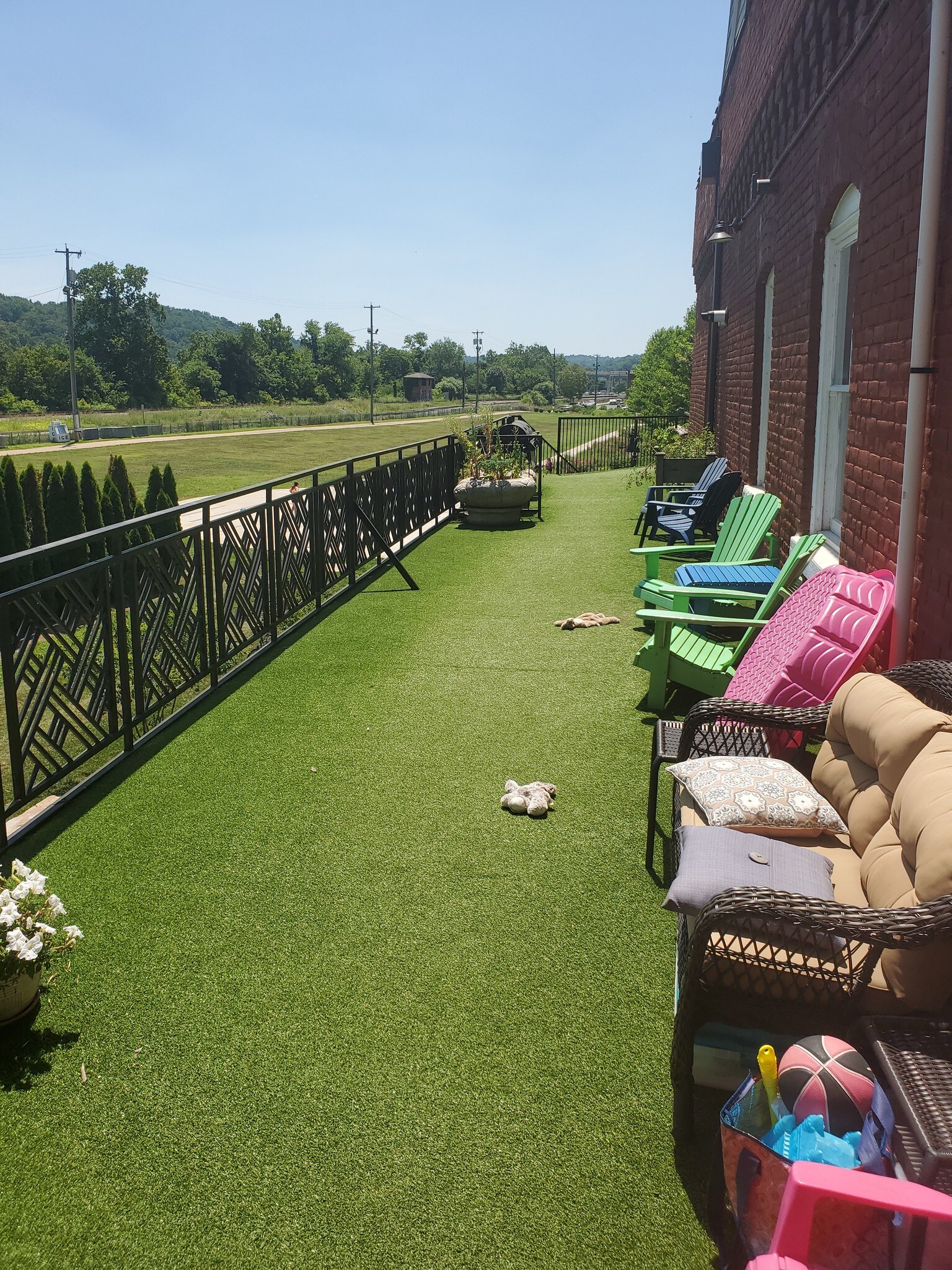 Shared Balcony Space - 1016 Jefferson St