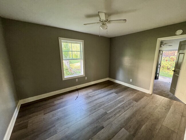 Building Photo - 314 Browns Ferry St