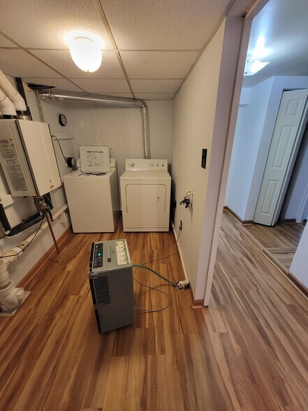 Laundry Room - 1043 Madison St