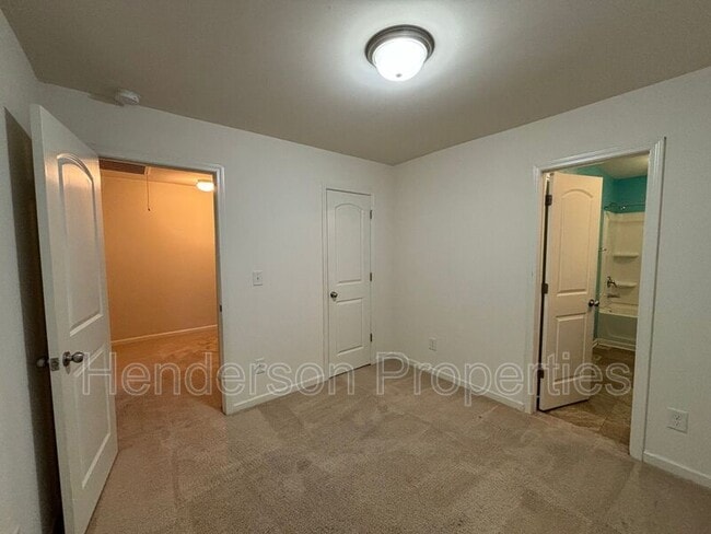 Building Photo - 817 Ranchero St