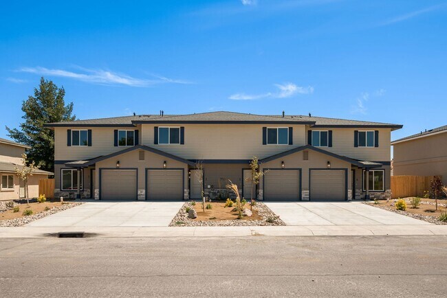 Building Photo - 815 Starlite Dr