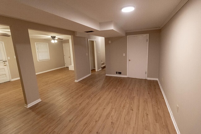 Building Photo - 3006 Lynnwood Dr