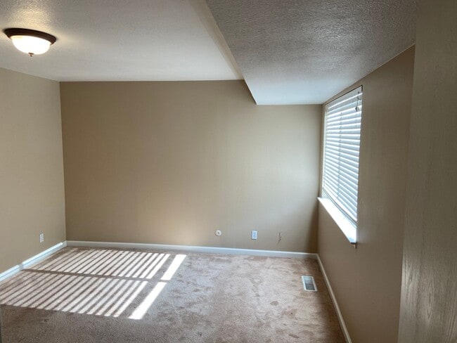 Building Photo - Beautiful Bancroft Village Home!