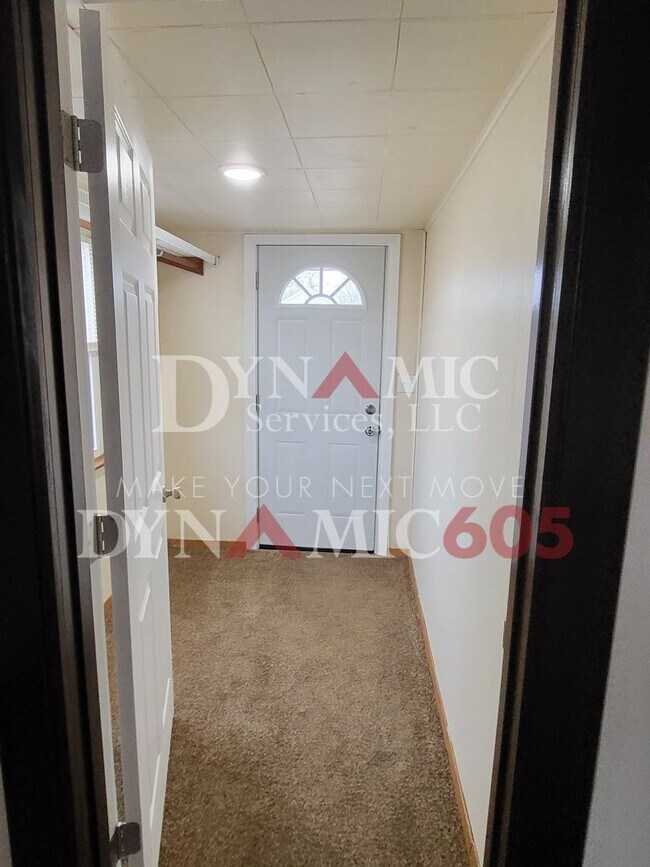 Building Photo - 3BR/1BA Single Family House For Rent