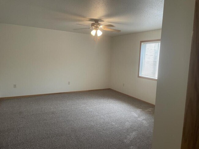 Building Photo - 642 Angel Ct