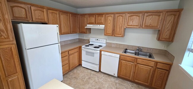 Building Photo - Beautiful Condo in Gilham