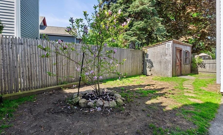 Building Photo - 20 Planters St