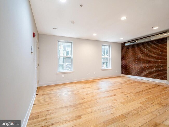 Building Photo - 2700 E Auburn St