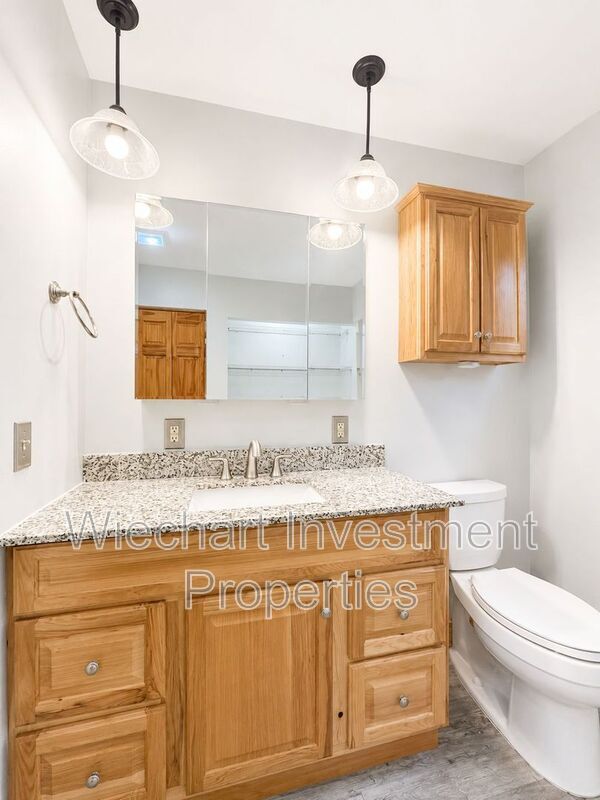Building Photo - 313 E Highland Ave
