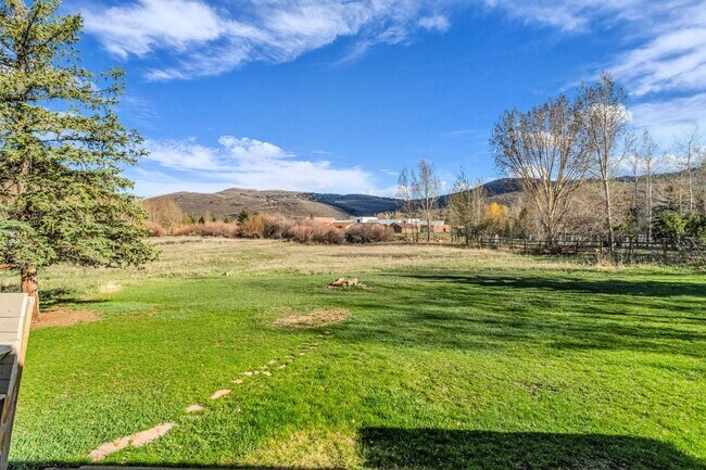 Building Photo - Park Meadows