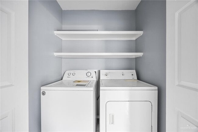 Building Photo - 24 Erica