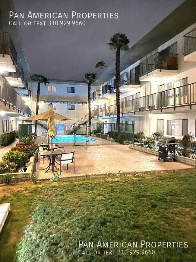 Building Photo - 812 N. Azusa-#4