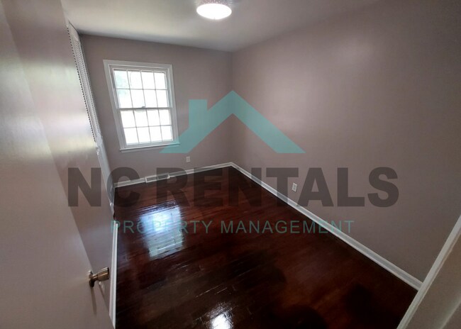 Building Photo - 829 Holt Ave