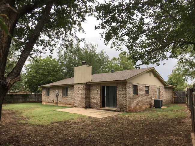 Building Photo - 1013 Mercury Cir