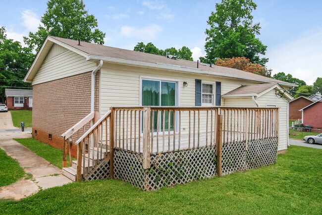 Building Photo - 2804 Patio Pl