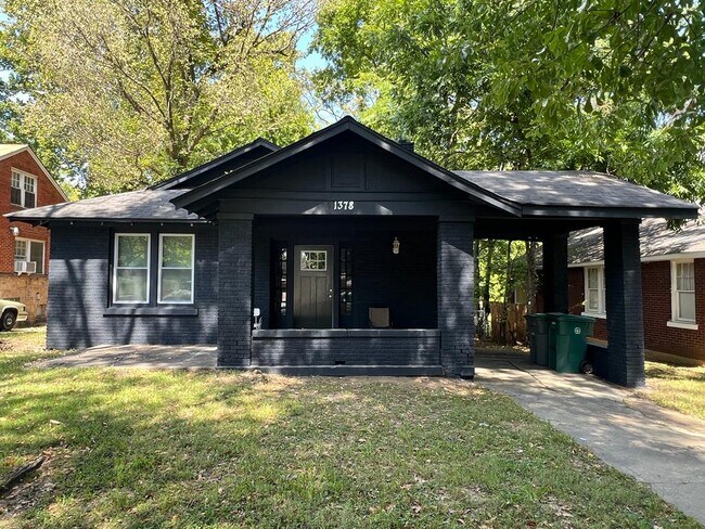 Building Photo - 1378 S Pkwy E