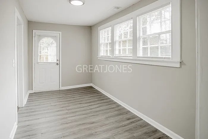 Building Photo - 525 W Buena Vista Ave